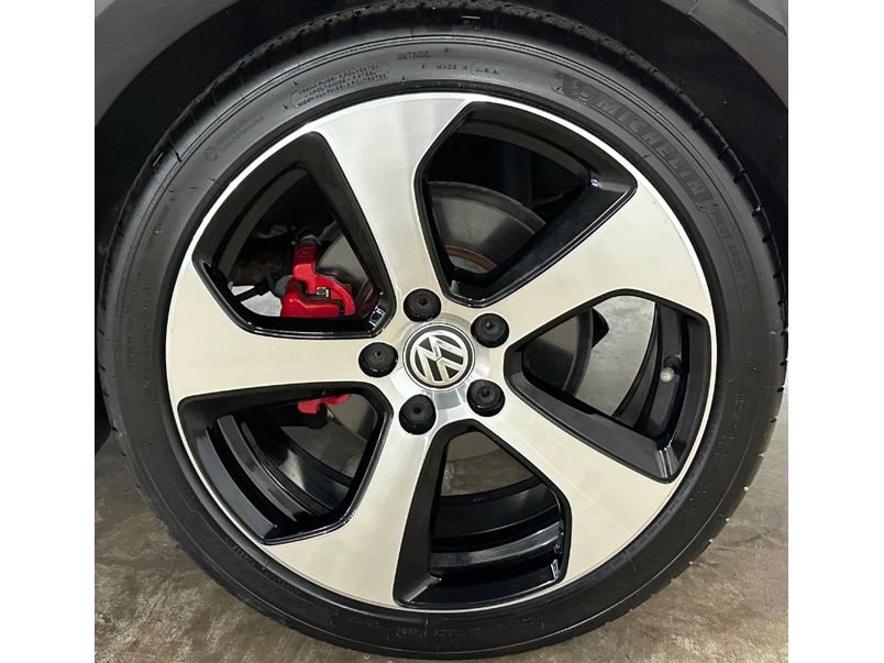 Used 2016 Volkswagen GTI SE FWD image 11