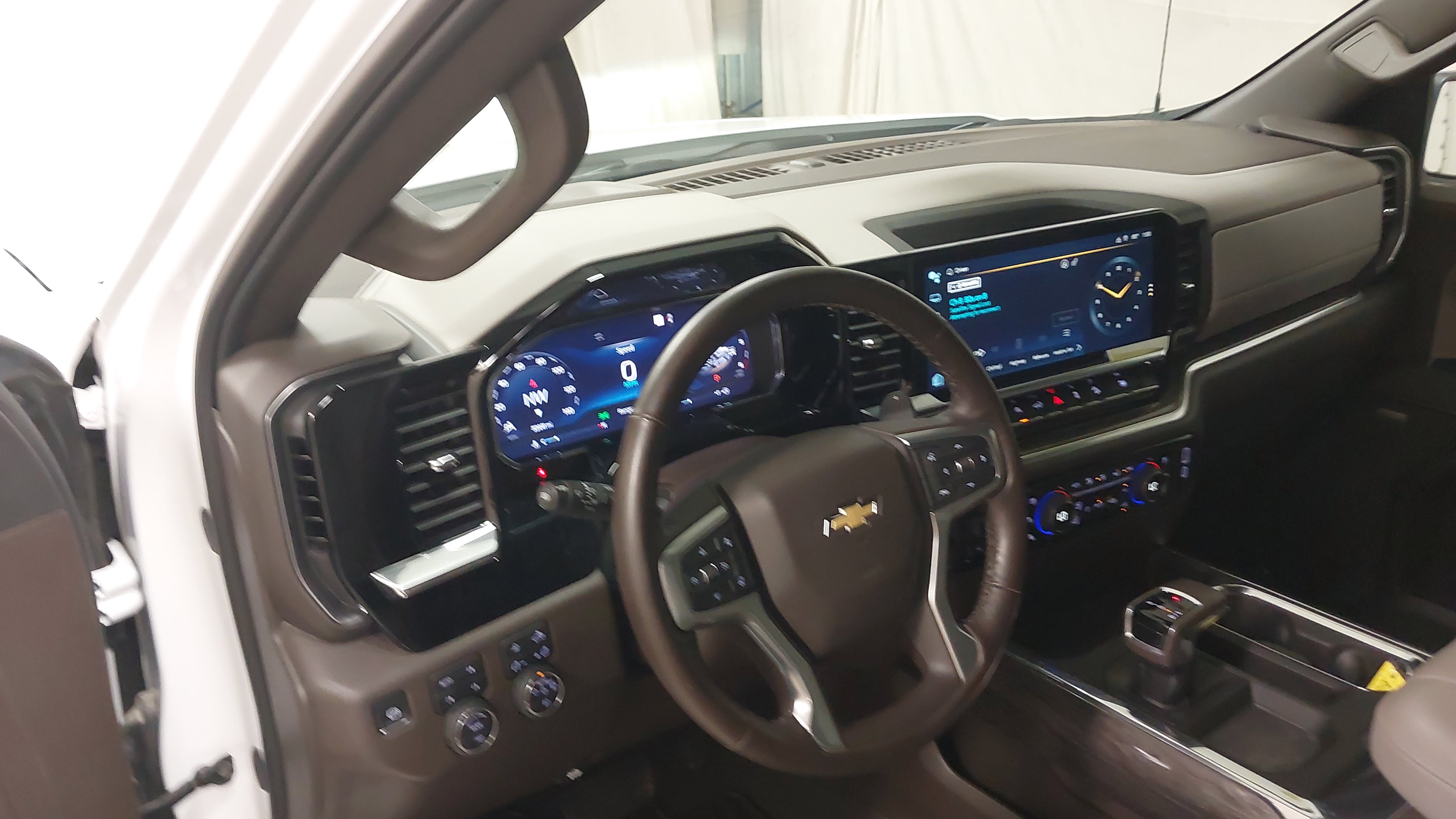 Used 2025 Chevrolet Silverado 1500 LTZ w/ LTZ Premium Package AWD/4WD image 17