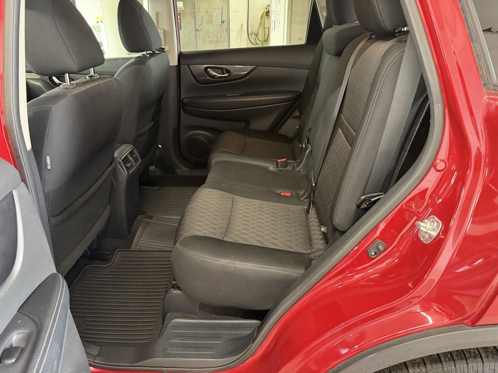 Used 2017 Nissan Rogue SV image 23