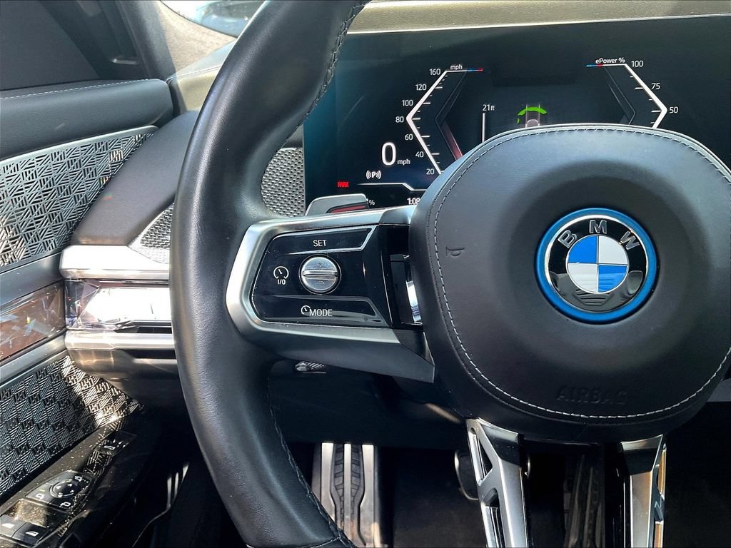Used 2023 BMW i7 xDrive60 w/ Executive Package 2 AWD/4WD image 11