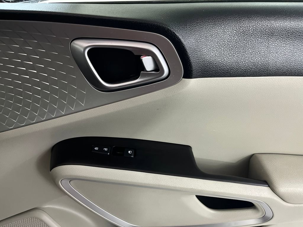 Used 2023 Kia Soul LX w/ LX Technology Package image 54
