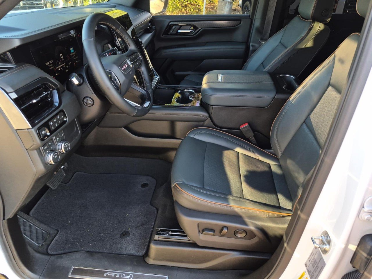 Certified 2026 GMC Yukon AT4 w/ AT4 Premium Package AWD/4WD image 11