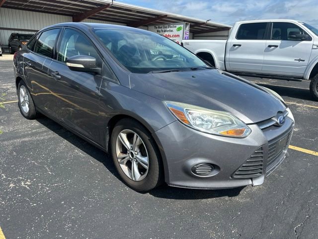 Used 2014 Ford Focus SE w/ SE Winter Package FWD image 2