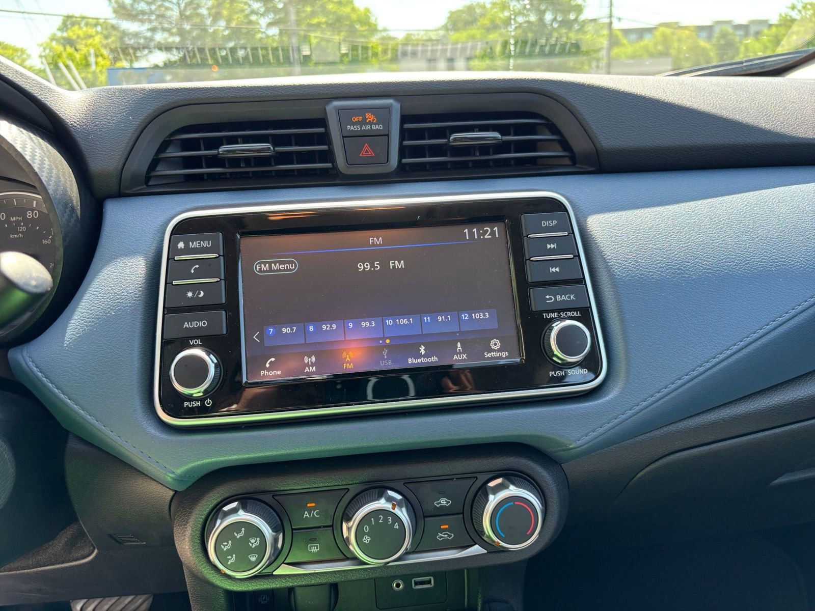 Used 2025 Nissan Versa SV FWD image 17