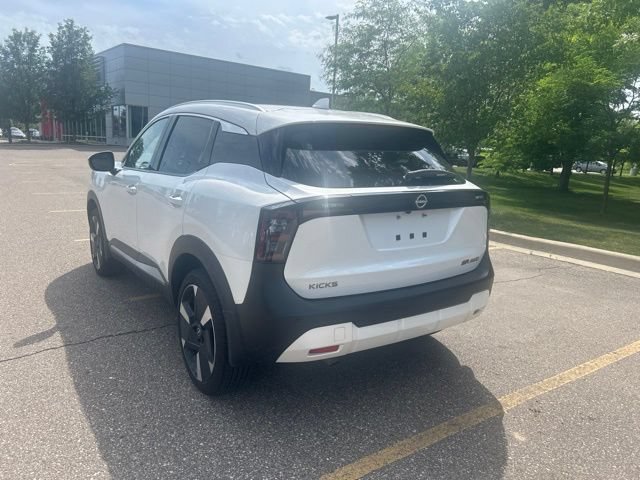 Used 2025 Nissan Kicks SR AWD/4WD image 5