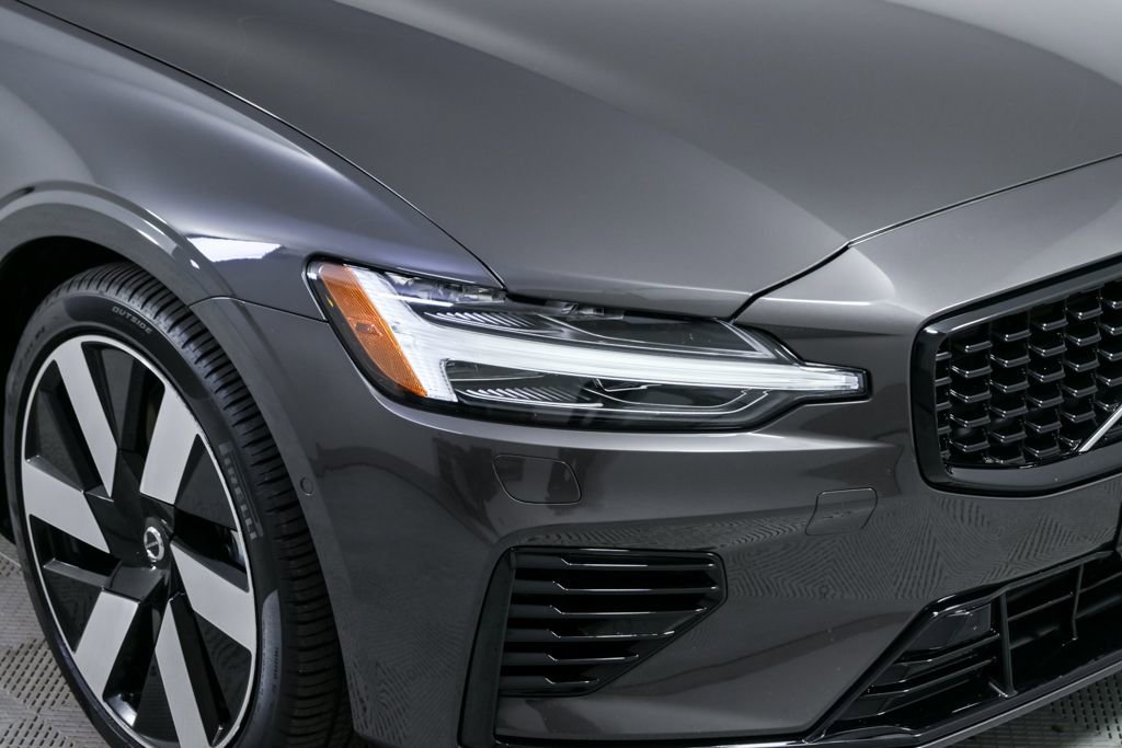 Certified 2025 Volvo S60 T8 Ultra image 38