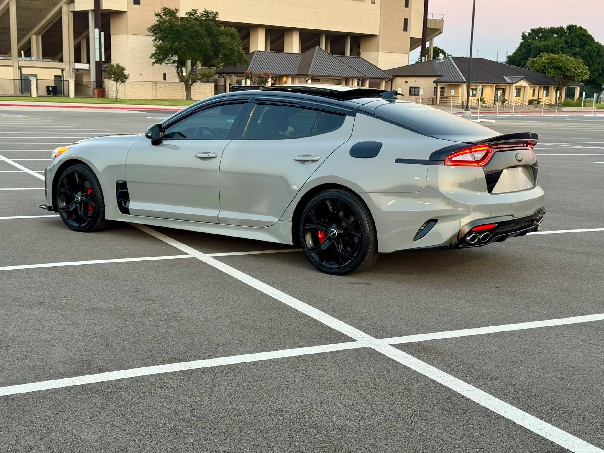 Used 2018 Kia Stinger GT2 AWD/4WD image 5