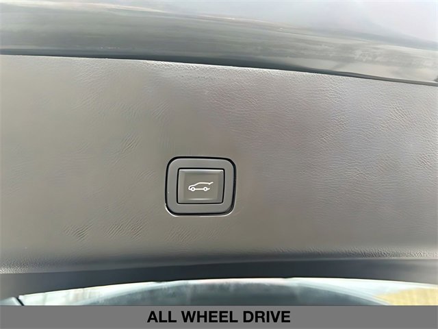 Used 2018 Chevrolet Traverse LT w/ LPO, Black Accent Package image 17