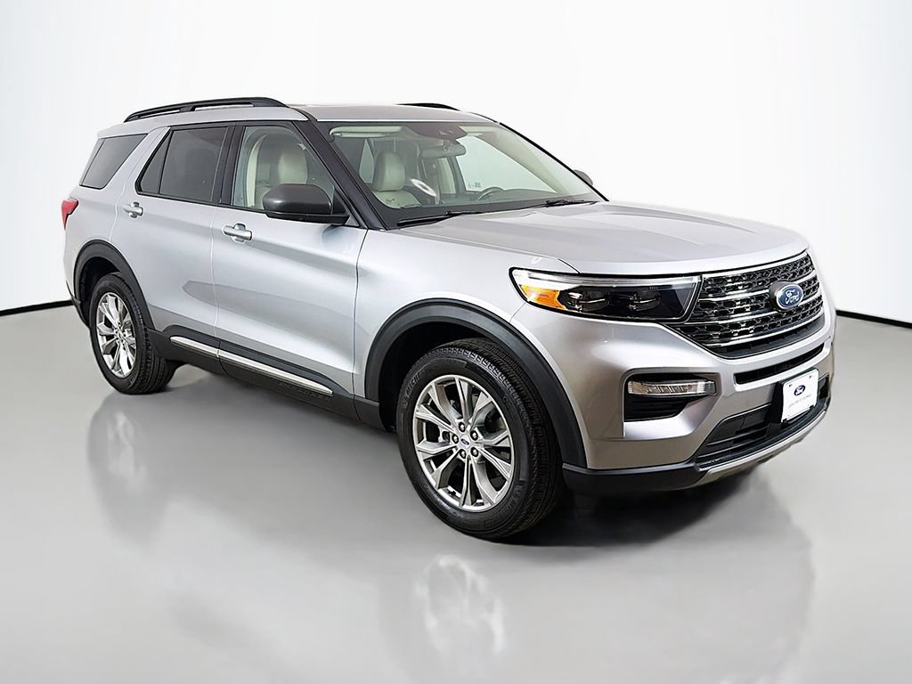 Used 2023 Ford Explorer XLT w/ Equipment Group 202A AWD/4WD image 2