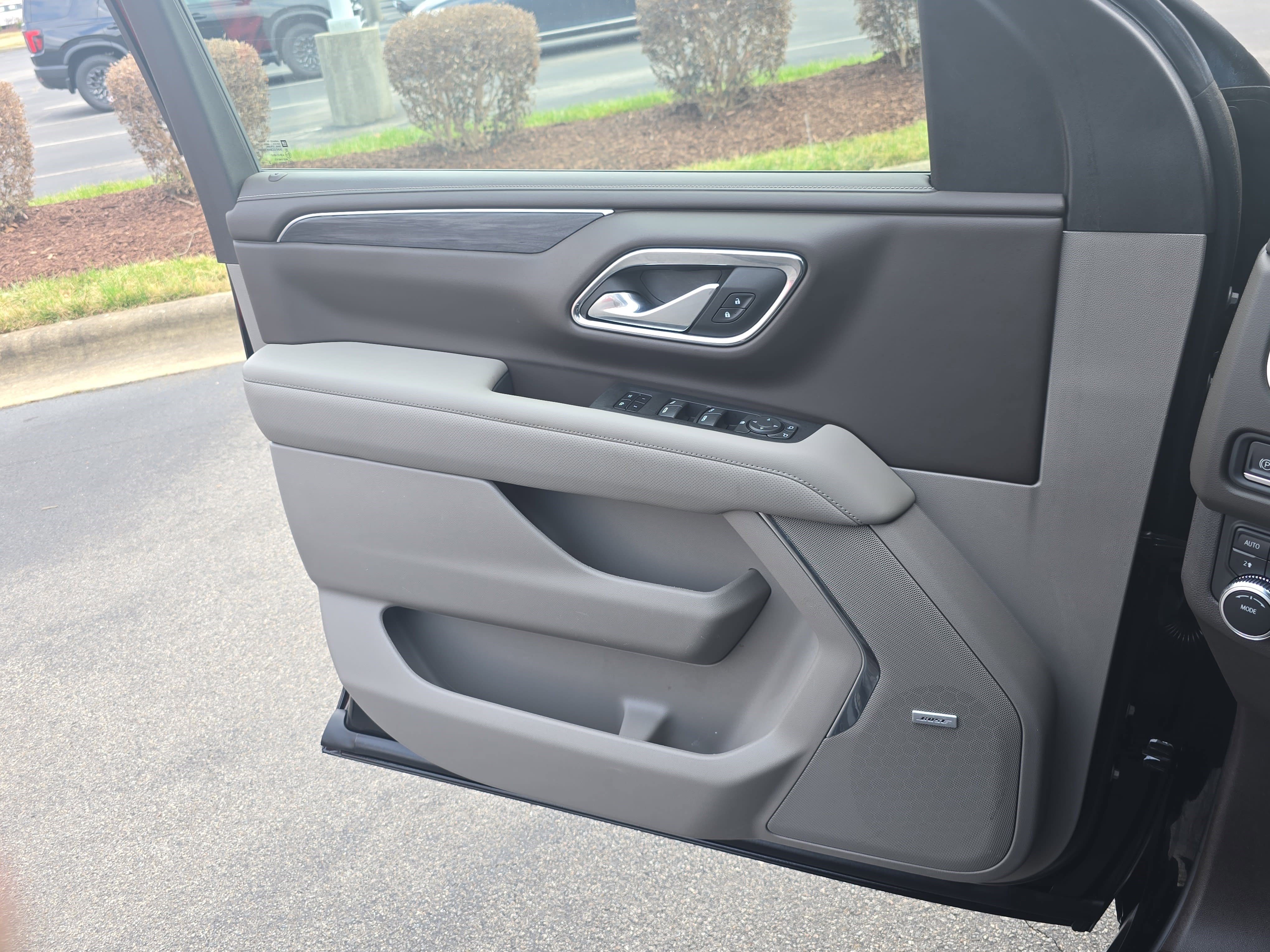 Used 2023 GMC Yukon SLT image 27