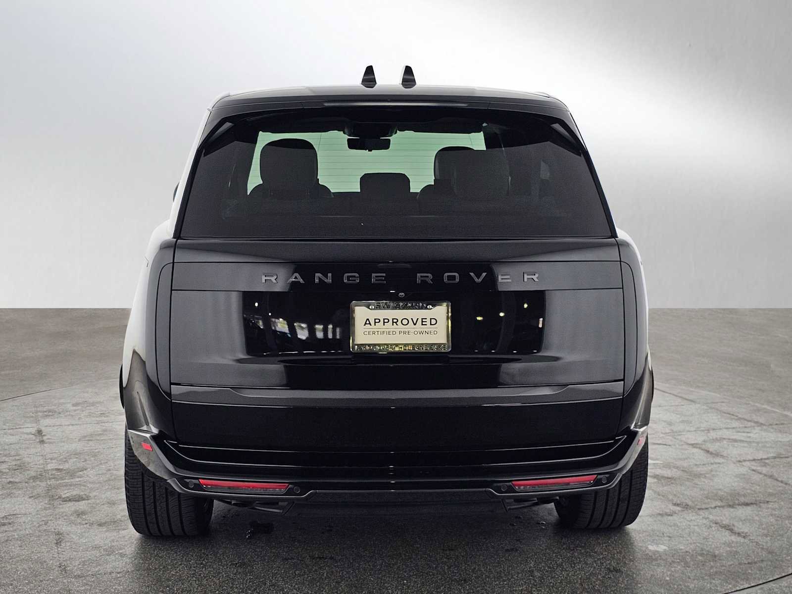 Used 2024 Land Rover Range Rover Long Wheelbase SE image 4