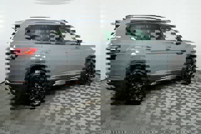 Certified 2025 Volkswagen Atlas Peak Edition SE image 20