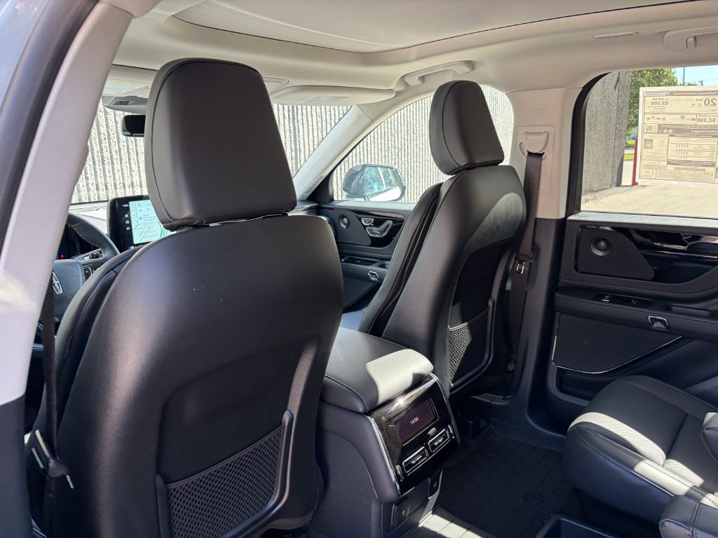 New 2027 Lincoln Aviator AWD image 17
