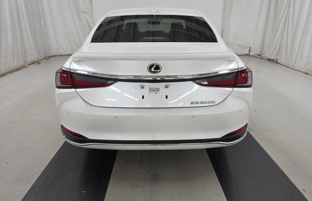 Used 2025 Lexus ES 300h w/ Premium Package FWD image 5