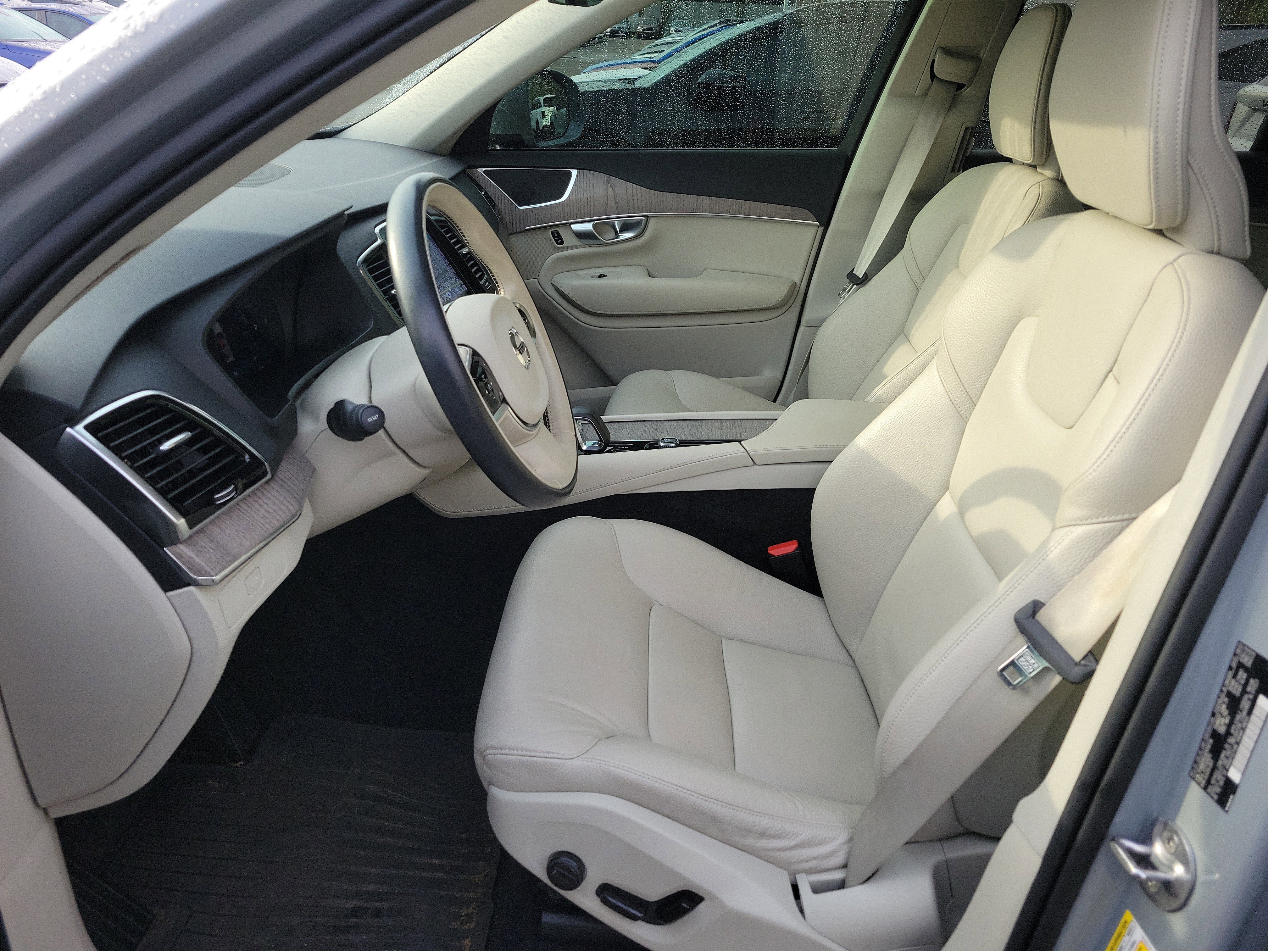 Used 2024 Volvo XC90 B6 Plus w/ Protection Package Premier image 22