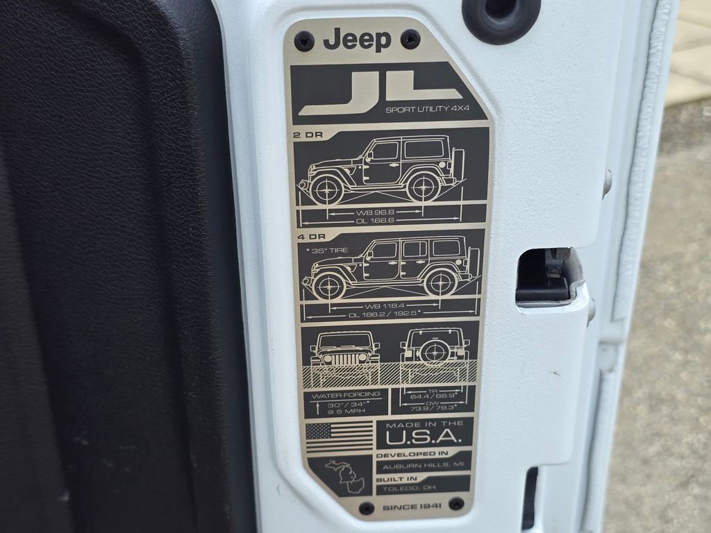 Used 2024 Jeep Wrangler Sahara image 15