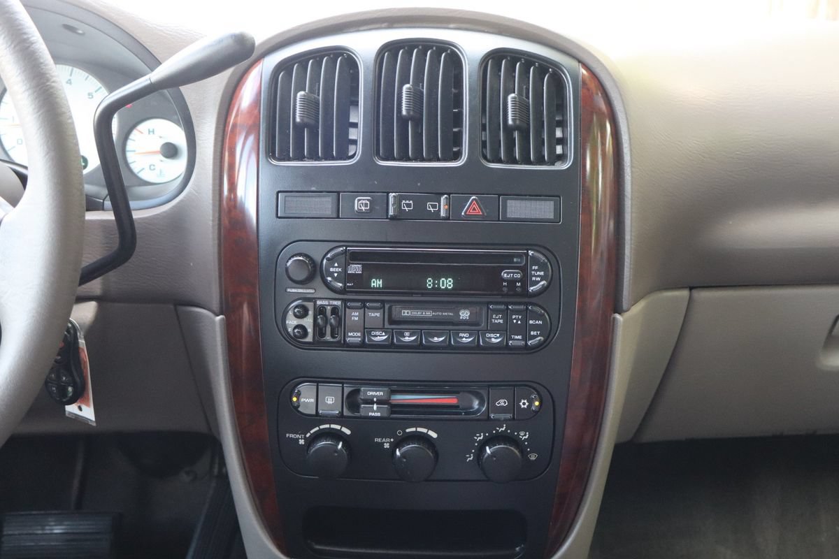 Used 2002 Chrysler Town & Country EX FWD image 34