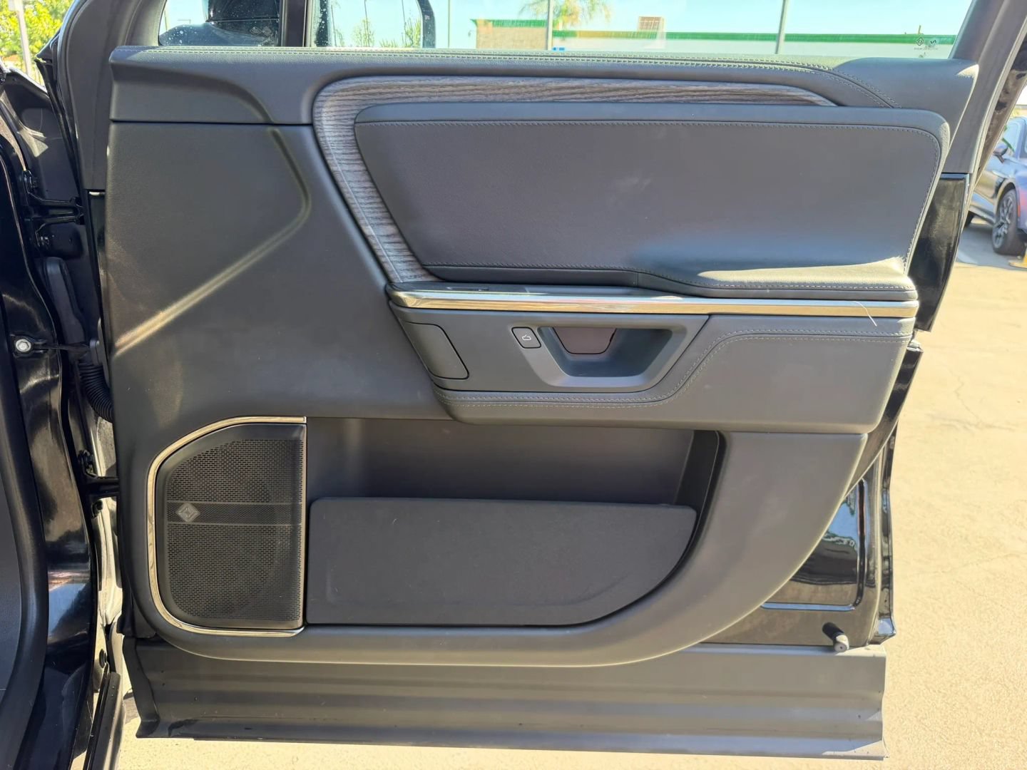Used 2025 Rivian R1S Adventure Dual AWD/4WD image 43