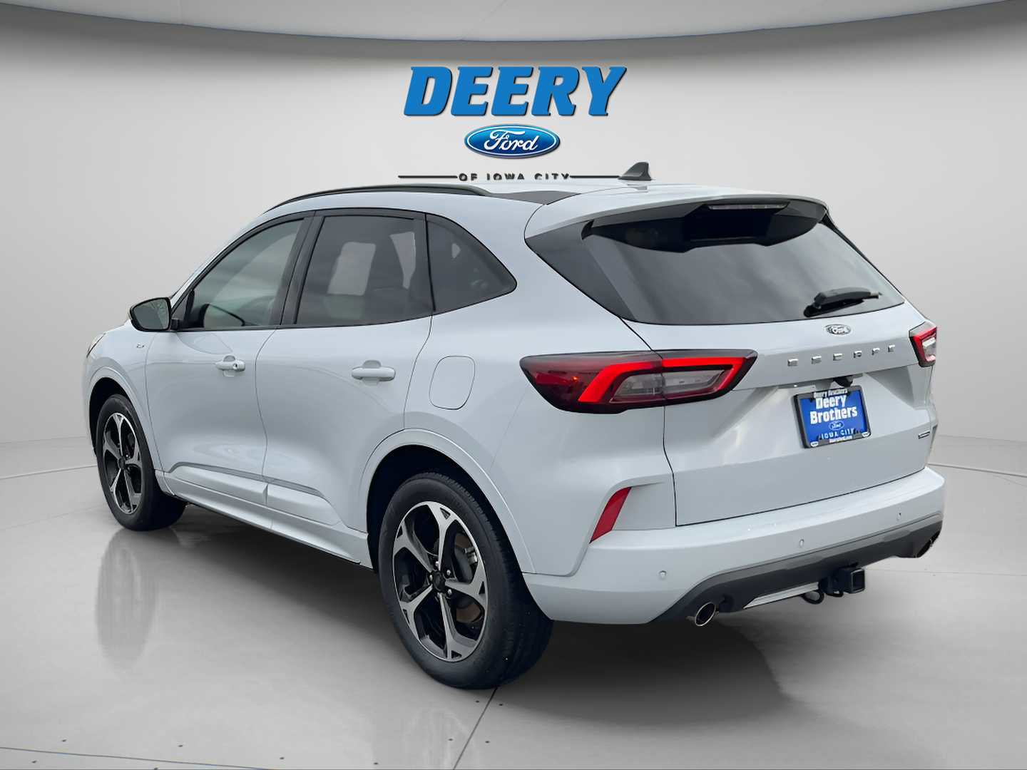 Used 2025 Ford Escape ST-Line Elite w/ Class II Trailer Tow Package image 4