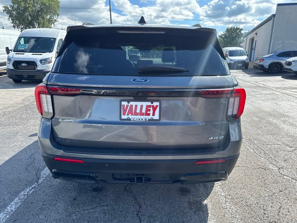 Certified 2025 Ford Explorer ST-Line w/ ST-Line Street Pack AWD/4WD image 11