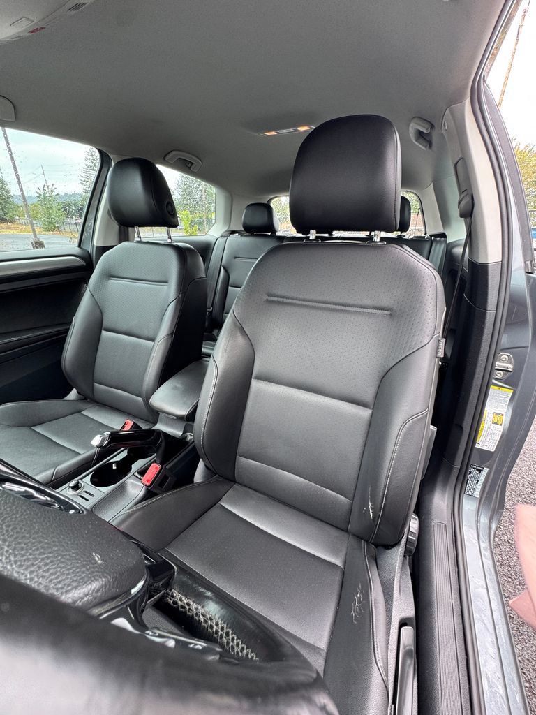 Used 2015 Volkswagen Golf S FWD image 32