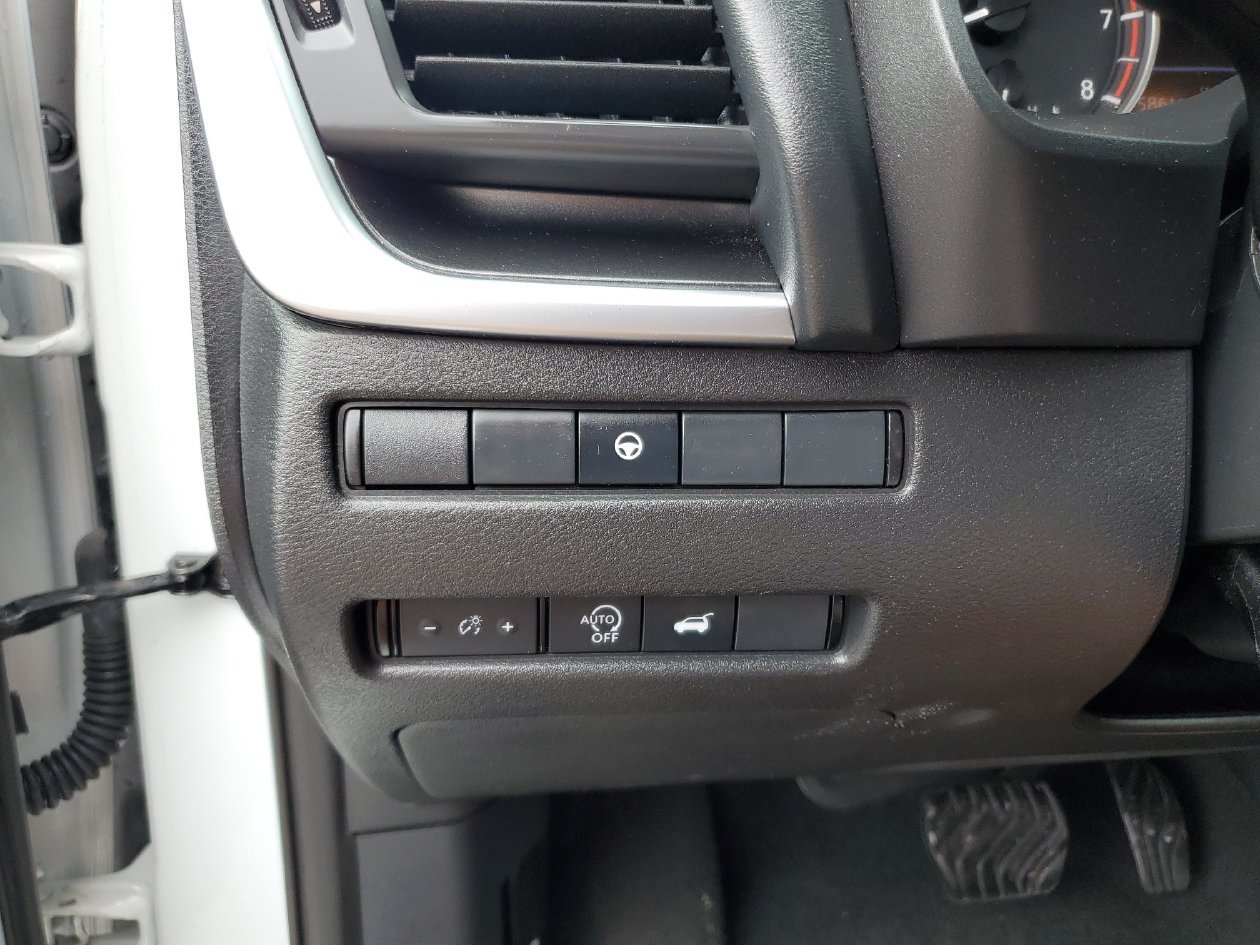 Used 2024 Nissan Rogue SV FWD image 27