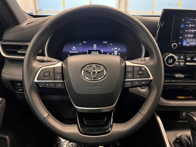 Used 2025 Toyota Highlander XSE AWD/4WD image 22