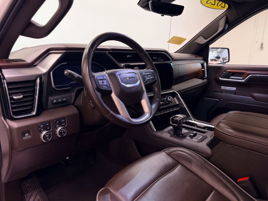 Used 2023 GMC Sierra 1500 Denali w/ Technology Package AWD/4WD image 11
