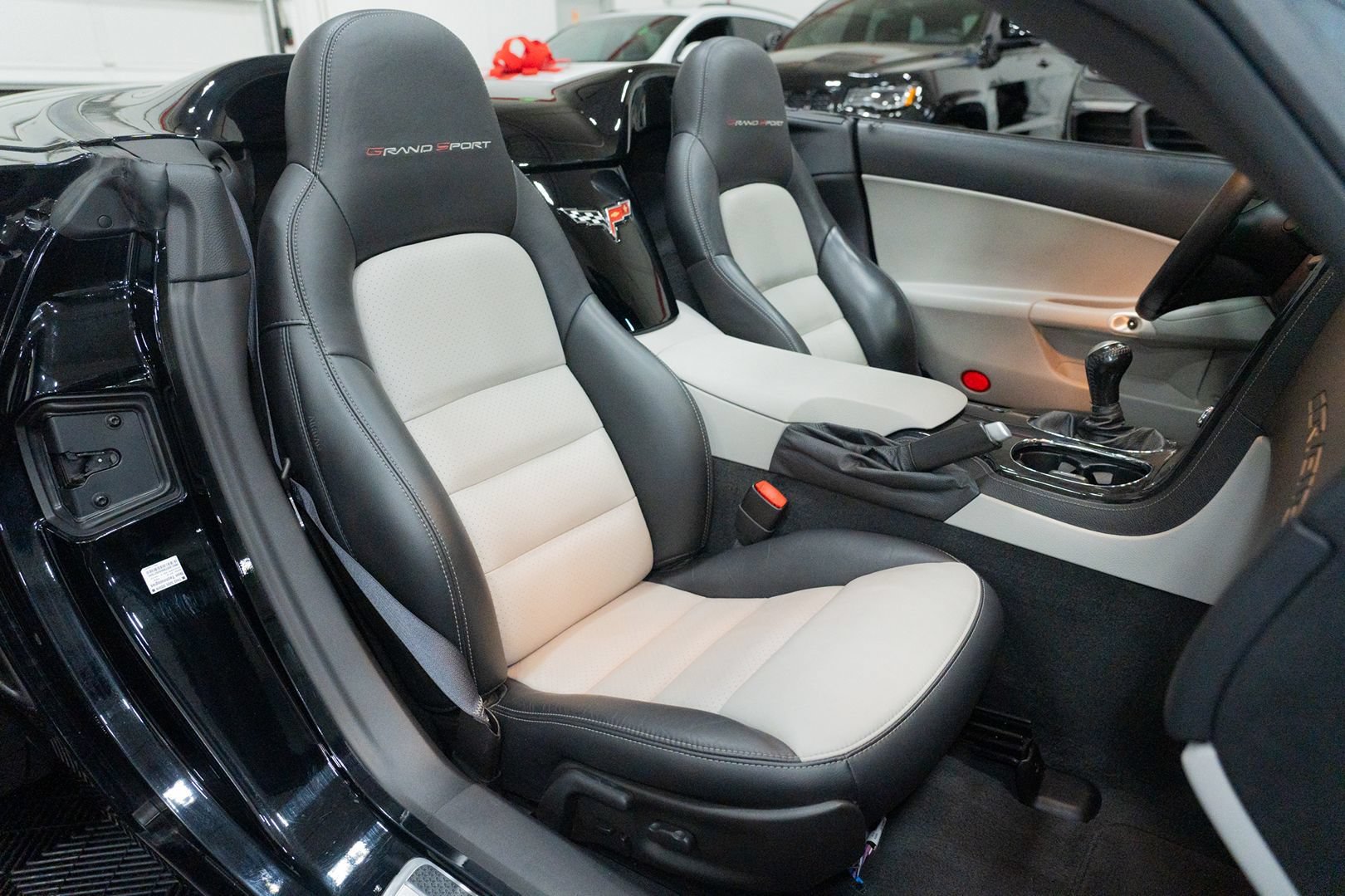 Used 2010 Chevrolet Corvette Grand Sport w/ Preferred Equipment Group RWD image 26