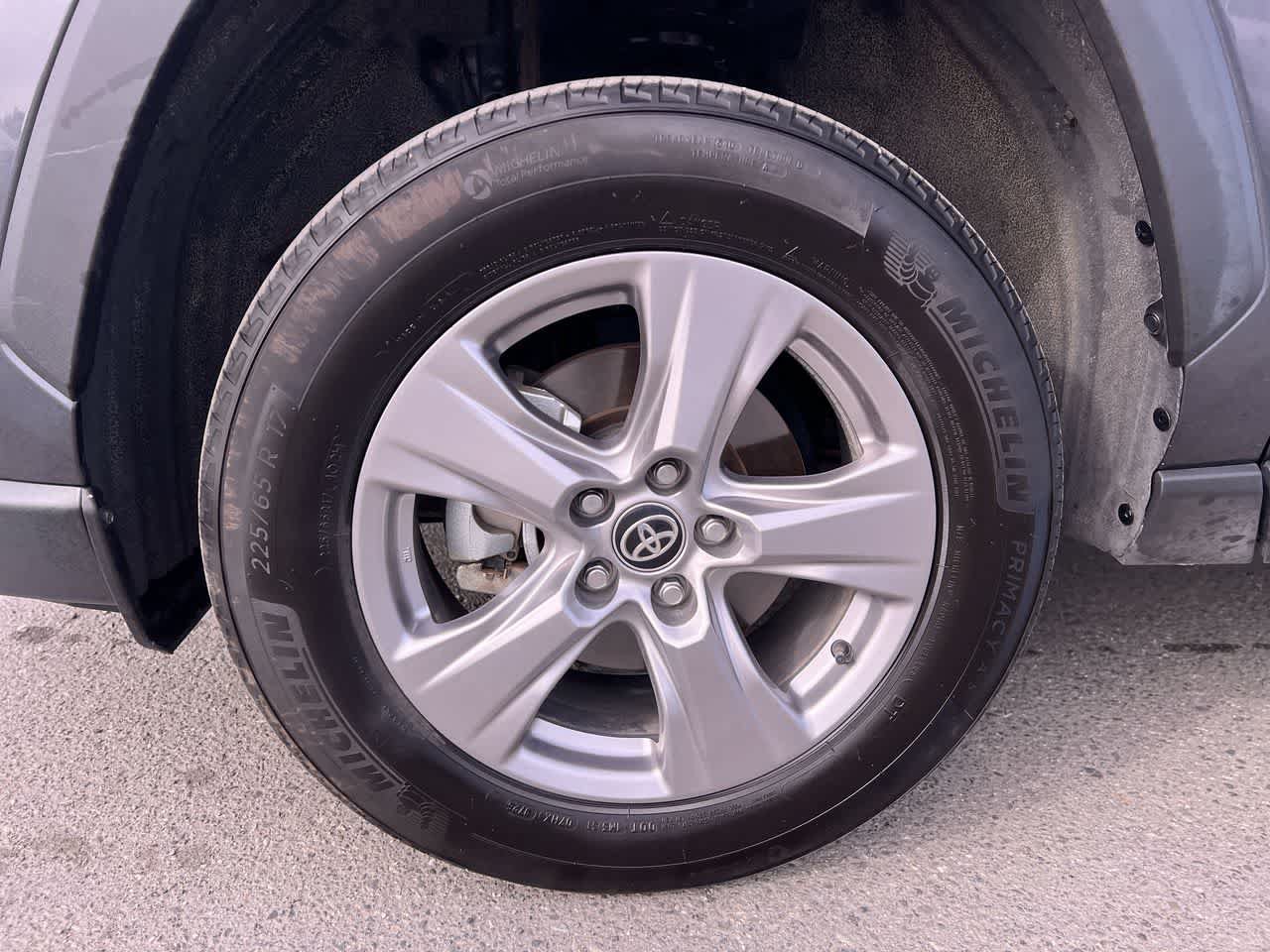 Used 2025 Toyota RAV4 XLE AWD/4WD image 10
