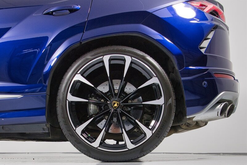 Used 2022 Lamborghini Urus AWD/4WD image 7