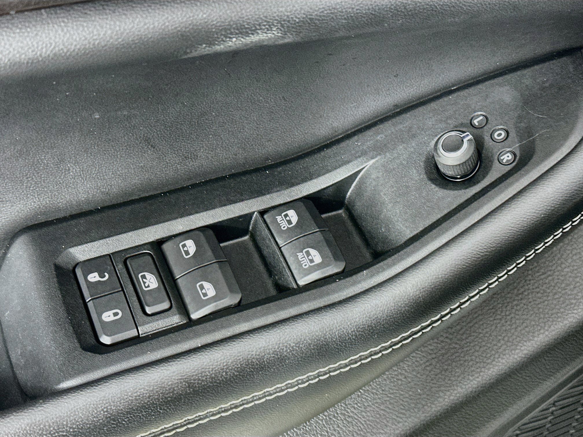 Used 2023 Jeep Grand Cherokee L Laredo AWD/4WD image 17