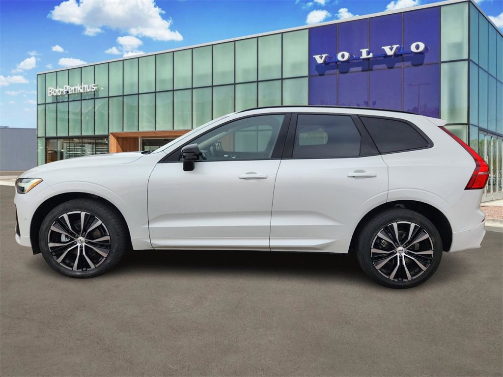 Used 2025 Volvo XC60 B5 Plus image 28