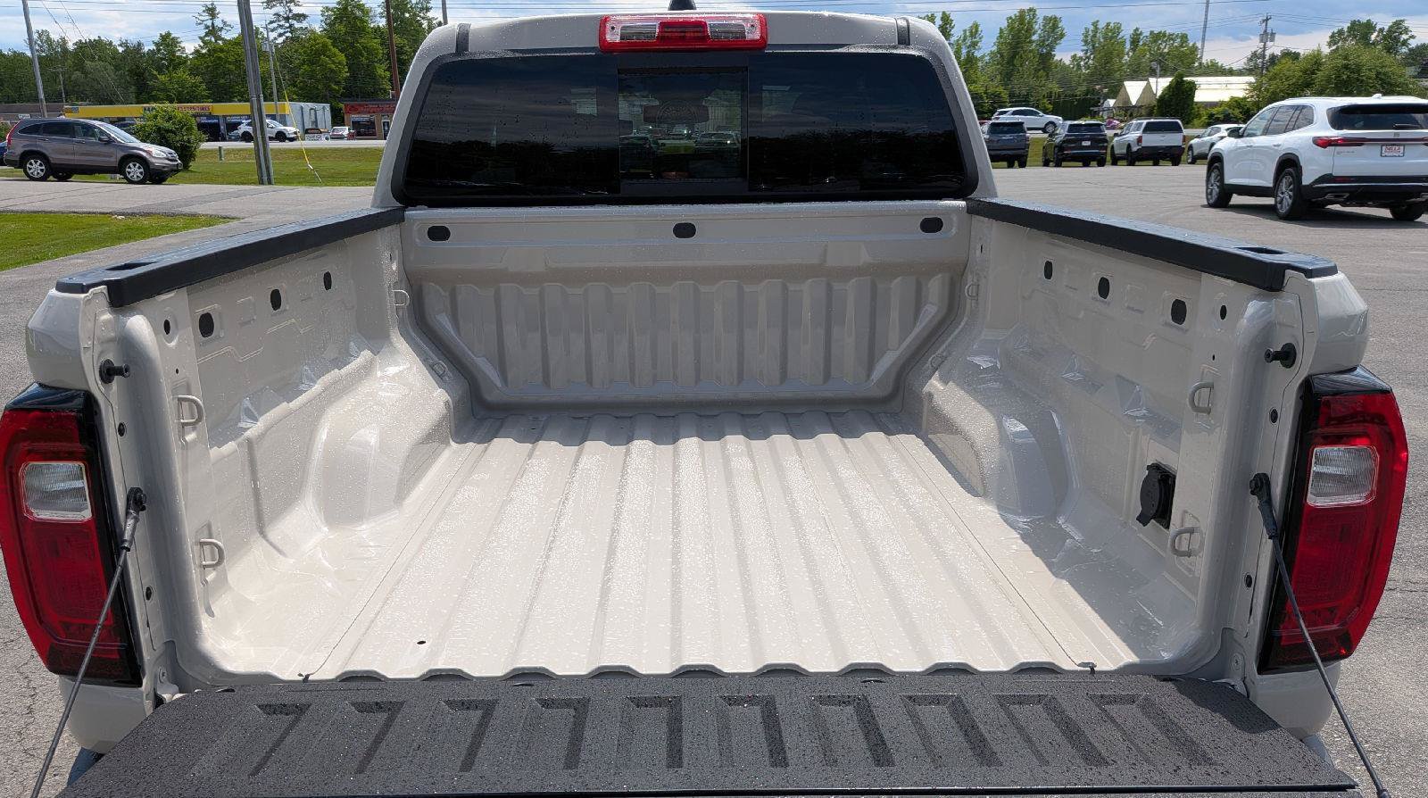 New 2026 GMC Canyon AT4 w/ Technology Plus Package AWD/4WD image 10