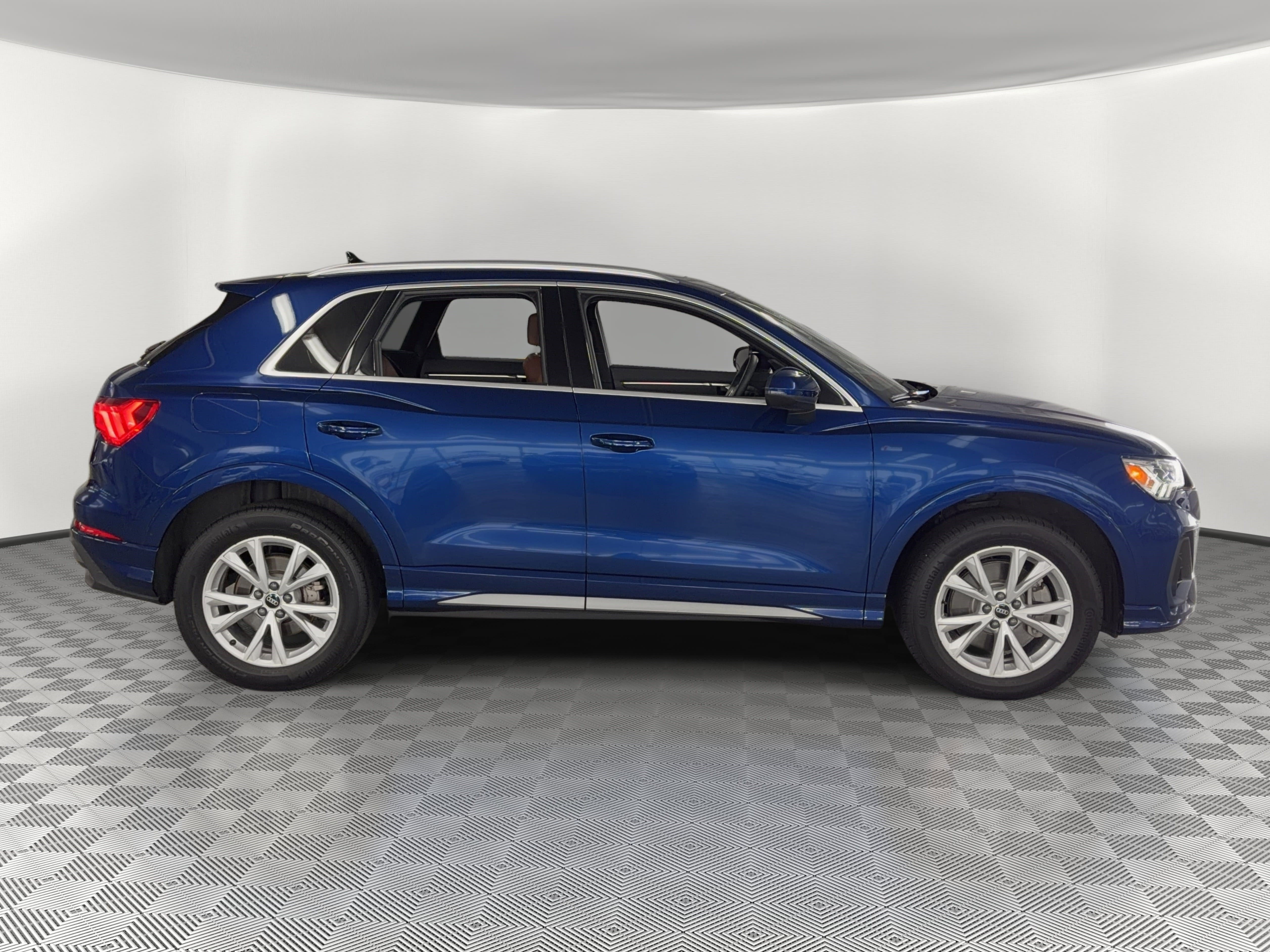 Used 2025 Audi Q3 2.0T Premium w/ Convenience Package image 8