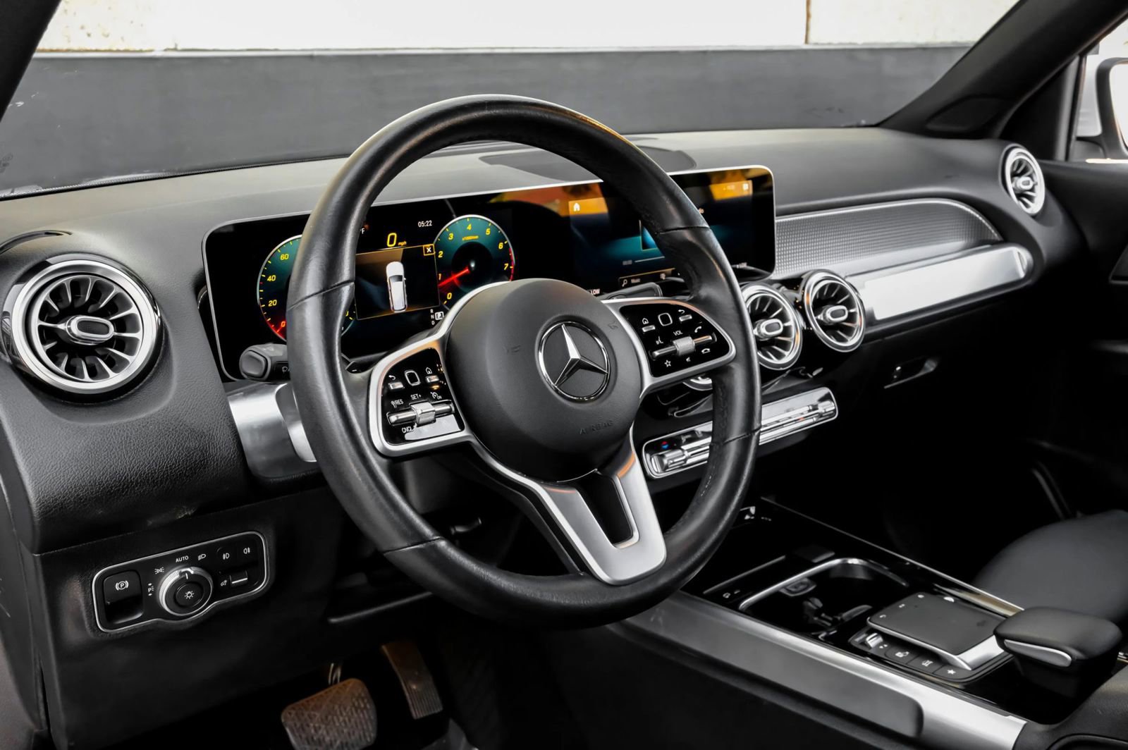 Used 2021 Mercedes-Benz GLB 250 4MATIC w/ Premium Package image 19
