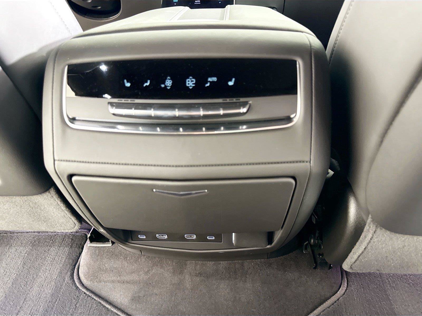 Used 2025 Cadillac Escalade ESV V w/ LPO, ONYX Package AWD/4WD image 35