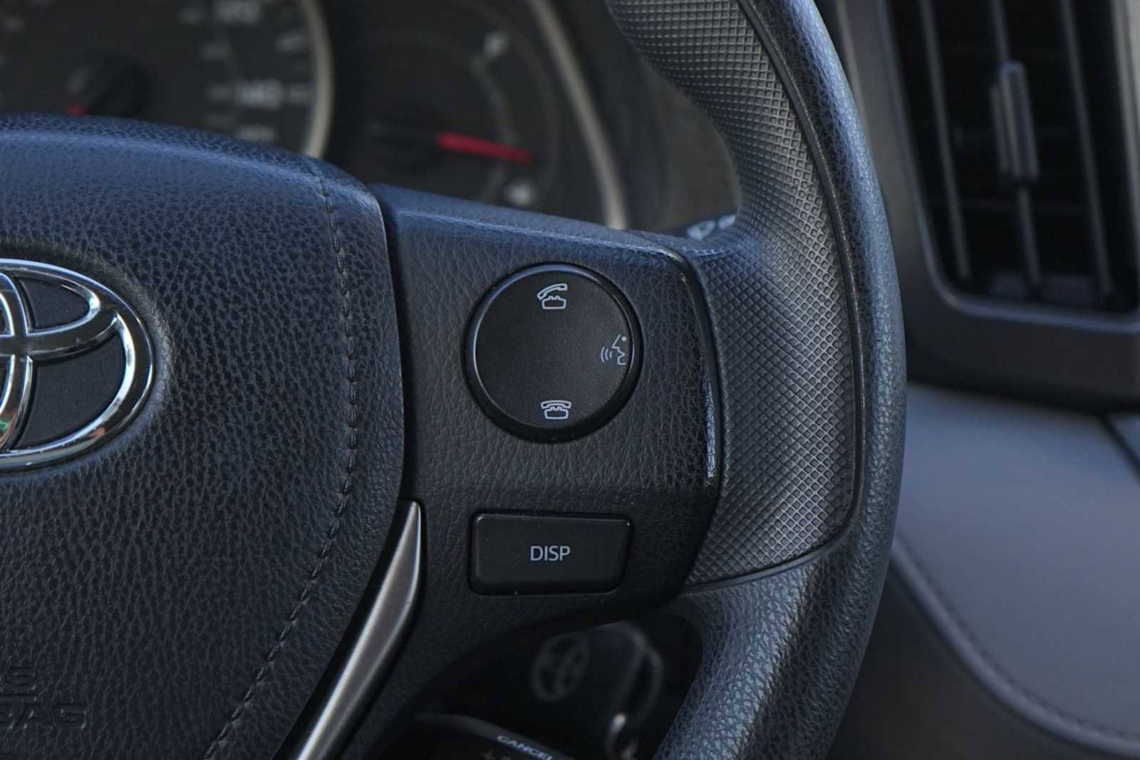 Used 2015 Toyota RAV4 LE image 18