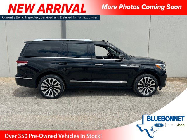 Used 2023 Lincoln Navigator Reserve image 1