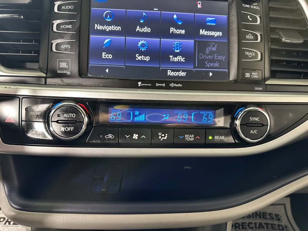Used 2019 Toyota Highlander Limited w/ Carpet Mat Package (TMS) AWD/4WD image 39