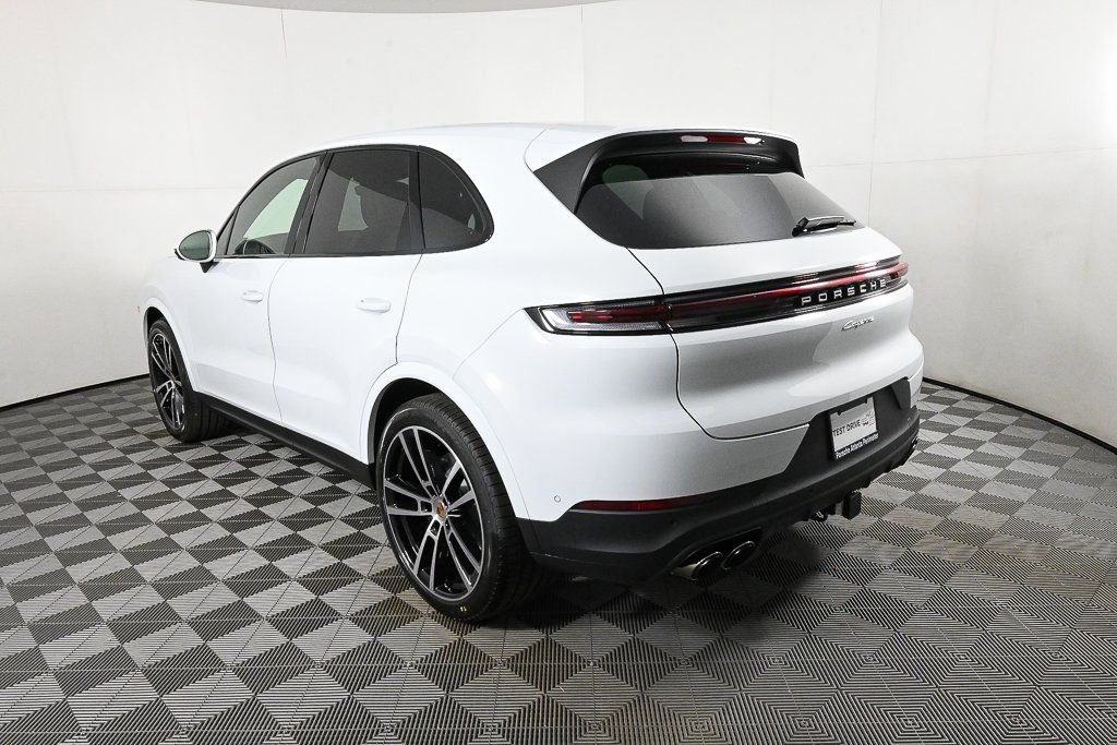 Certified 2026 Porsche Cayenne AWD/4WD image 3