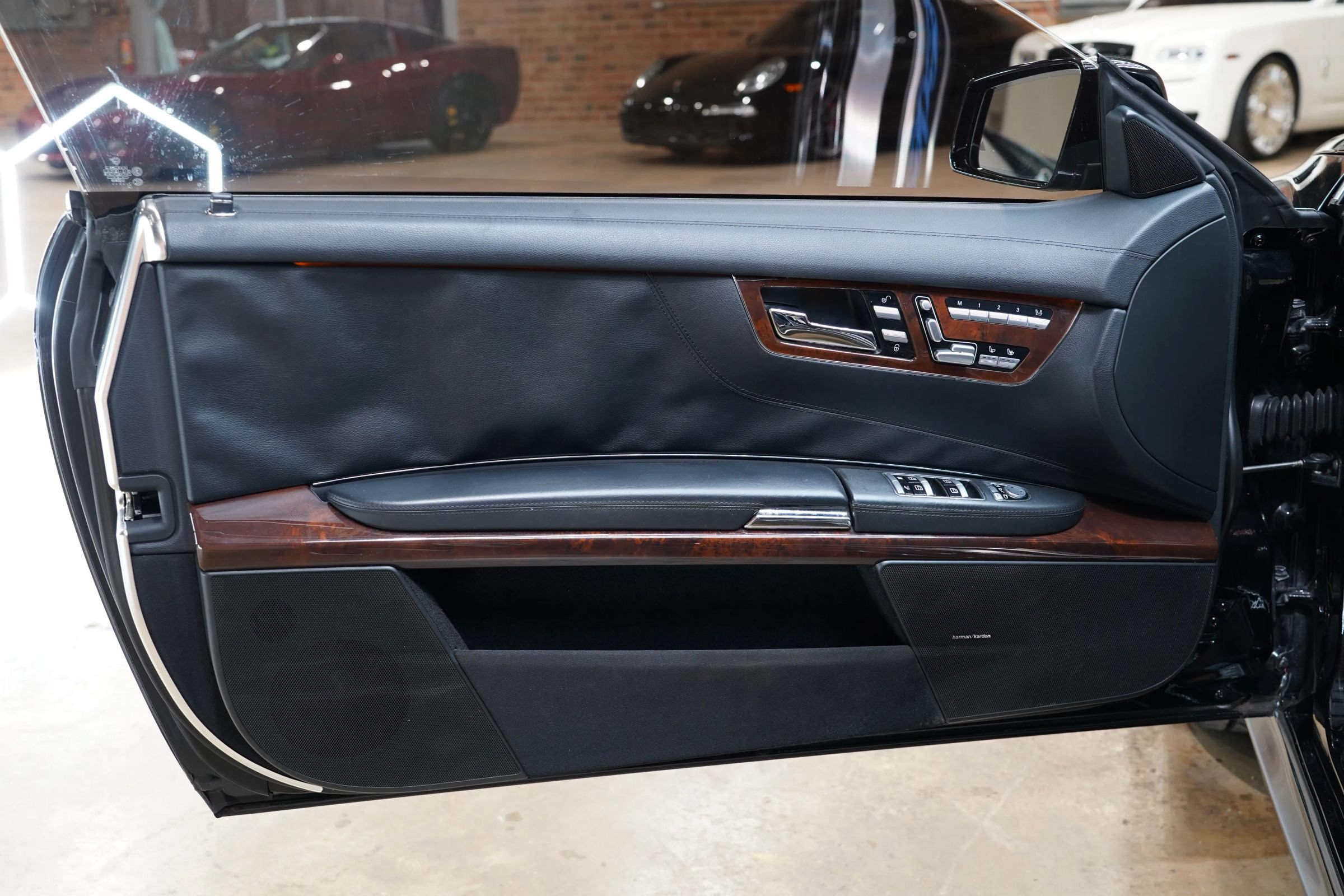 Used 2011 Mercedes-Benz CL 550 4MATIC w/ Sport Pkg Plus One image 34