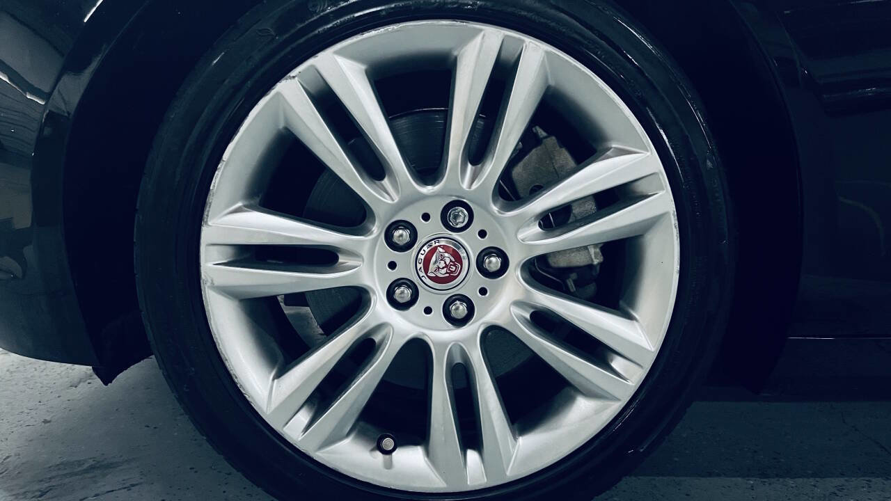 Used 2019 Jaguar XE Prestige image 15