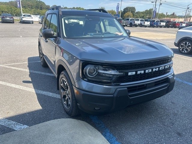 Used 2025 Ford Bronco Sport Outer Banks image 2