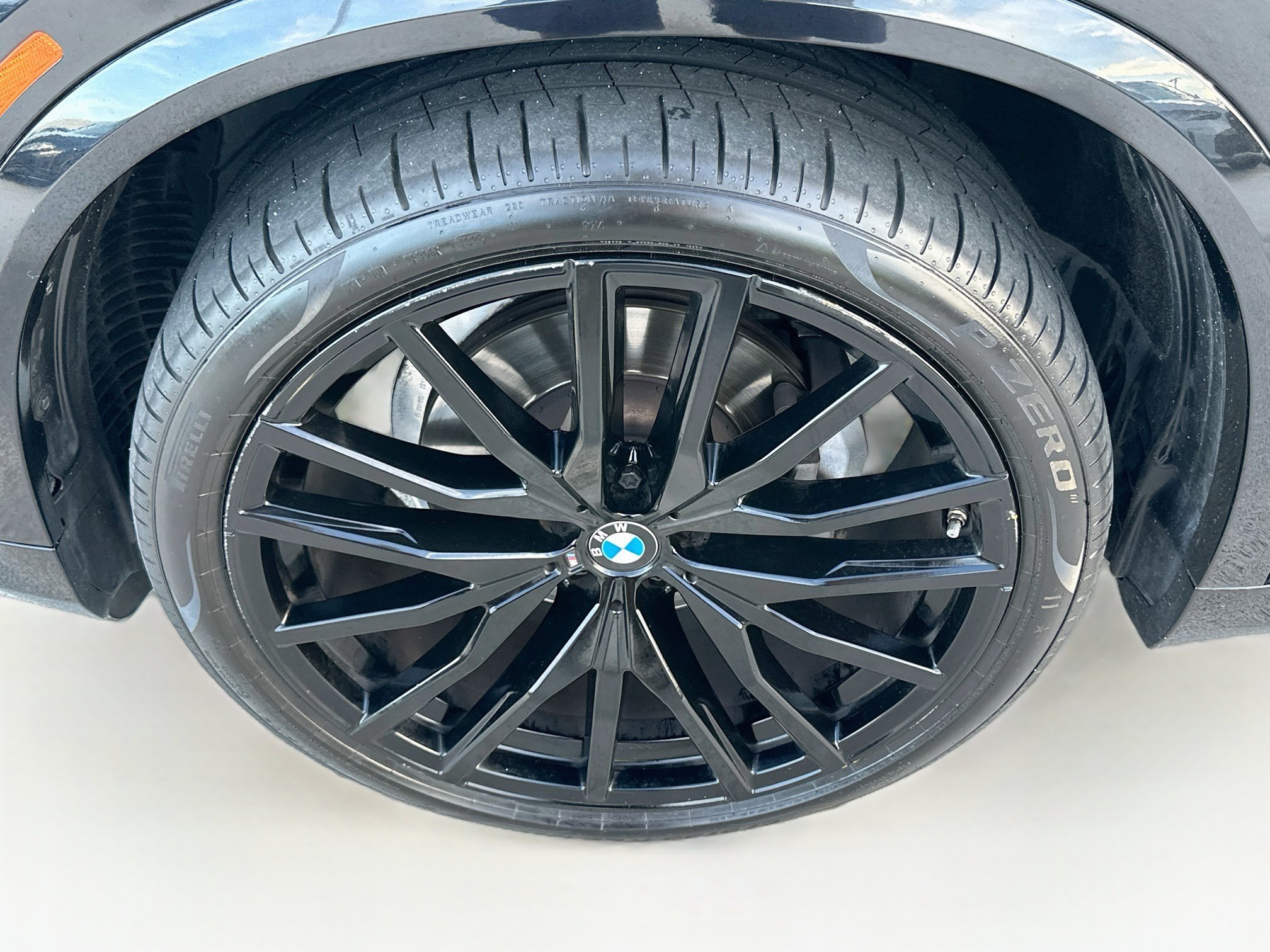 Used 2022 BMW X5 xDrive40i w/ M Sport Package AWD/4WD image 34