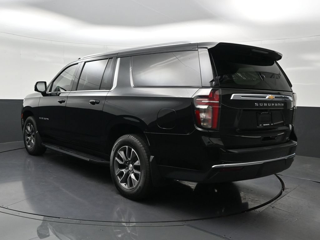 Used 2022 Chevrolet Suburban LT w/ Luxury Package RWD image 3