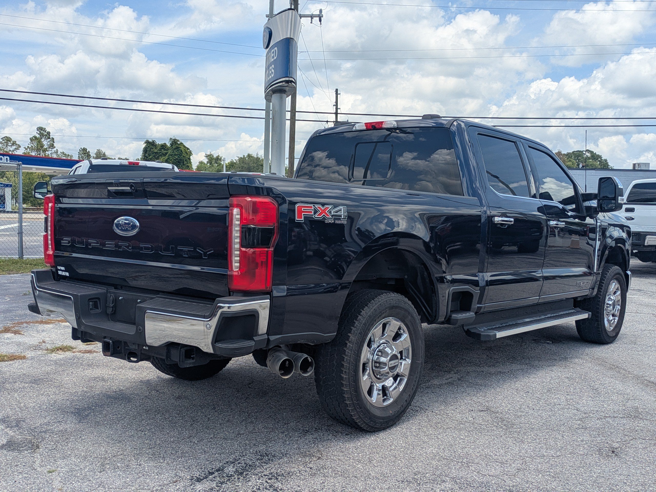 Used 2023 Ford F350 Lariat w/ Chrome Package AWD/4WD image 4