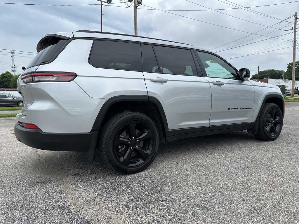 Used 2023 Jeep Grand Cherokee L Laredo image 5