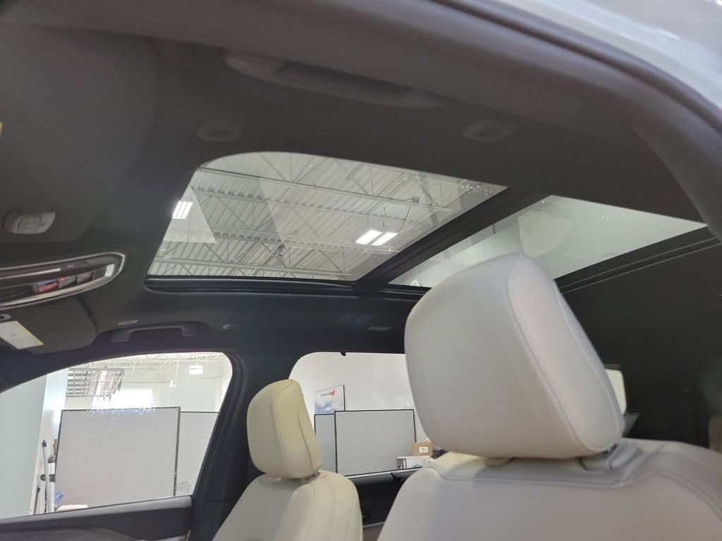 New 2025 Jeep Grand Cherokee L Limited w/ Luxury Tech Group II image 13