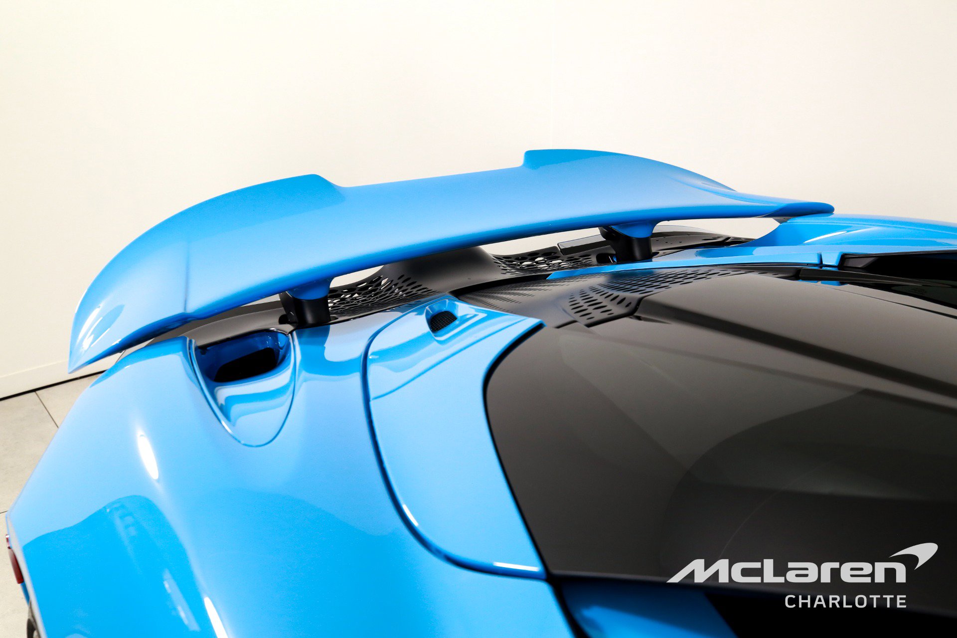 Used 2027 McLaren 750S Spider RWD image 30